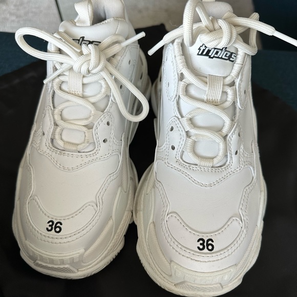 Balenciaga Triple S - Picture 5 of 12